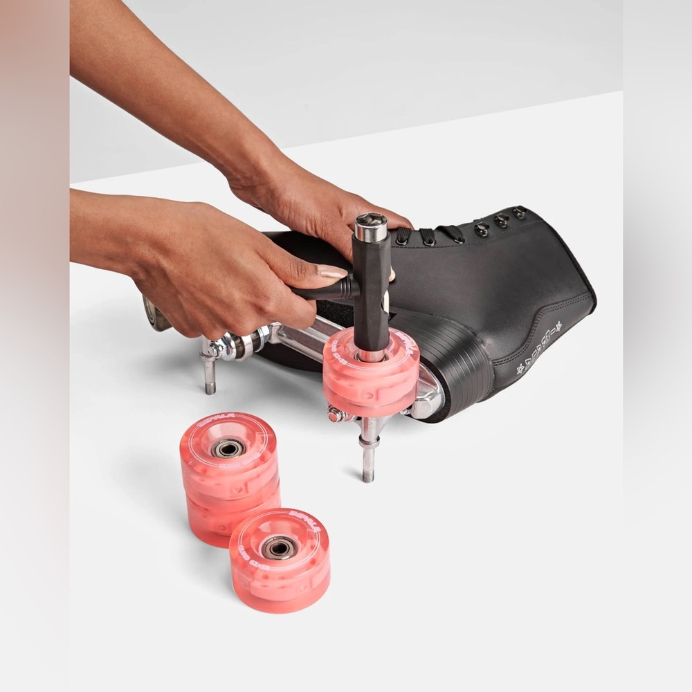 Coral Pink Quad Skate Wheels - 62x32mm - Picture 4 of 9